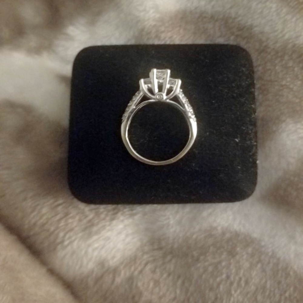 3 Diamonds. 14White Gold Annivesary Band